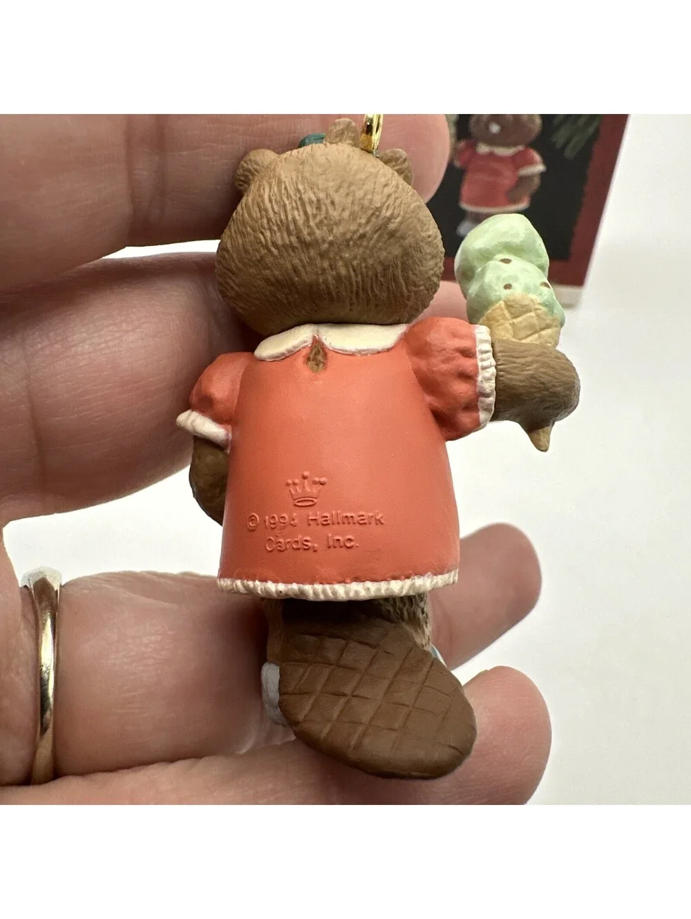 1994 Hallmark Keepsake Christmas Ornament Granddaughter Beaver With Ice Cream